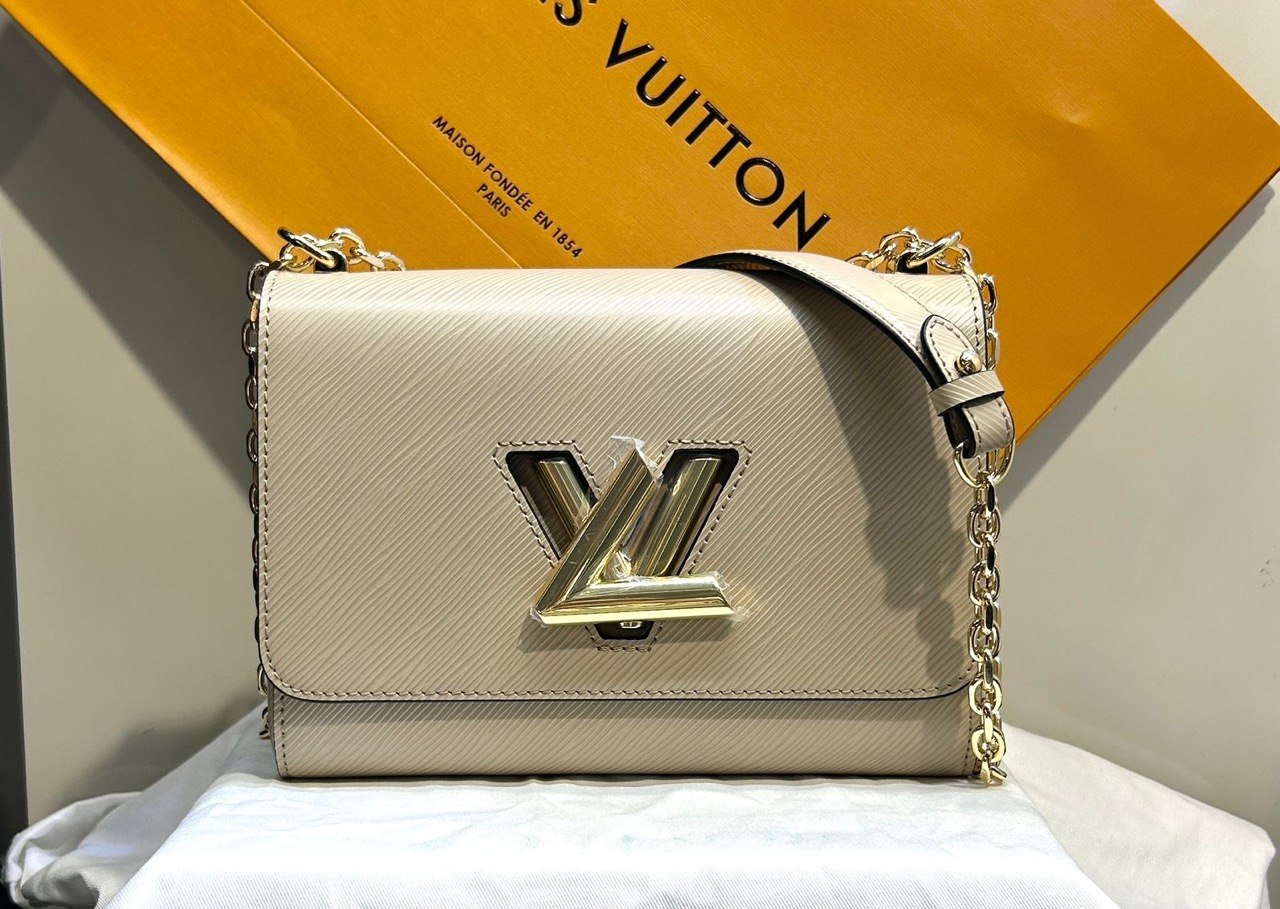 Louis Vuitton Classic flap medium photo 5