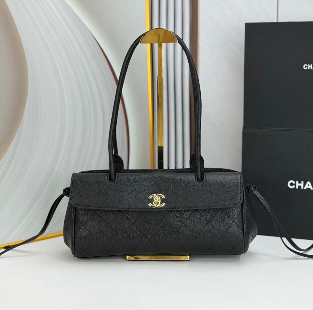 Chanel Medium photo 4