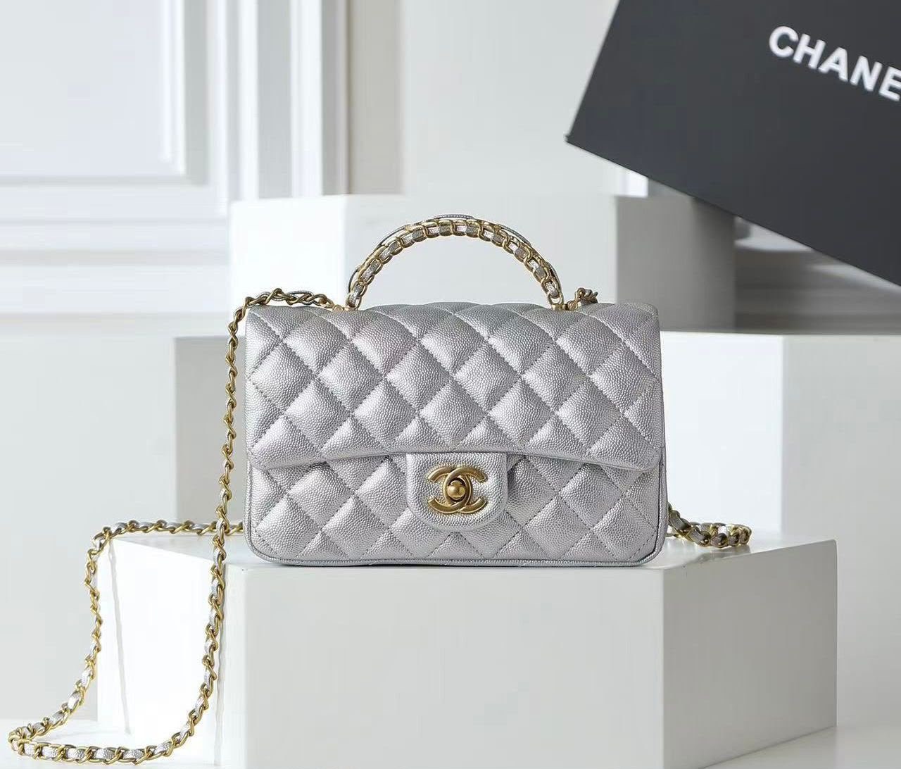 Chanel Classic flap photo 3