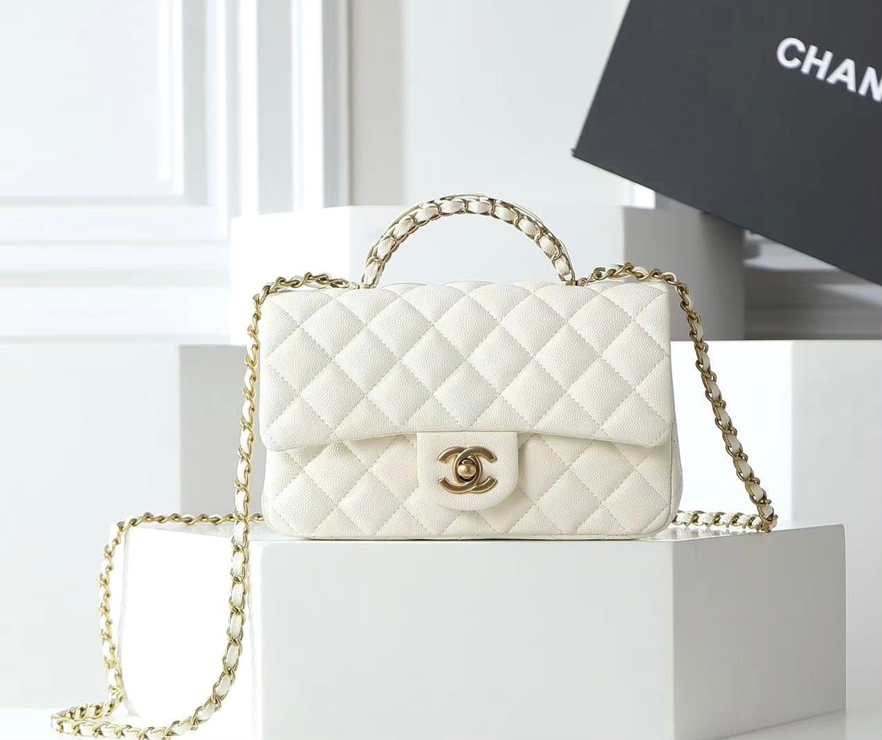 Chanel Classic flap photo 2