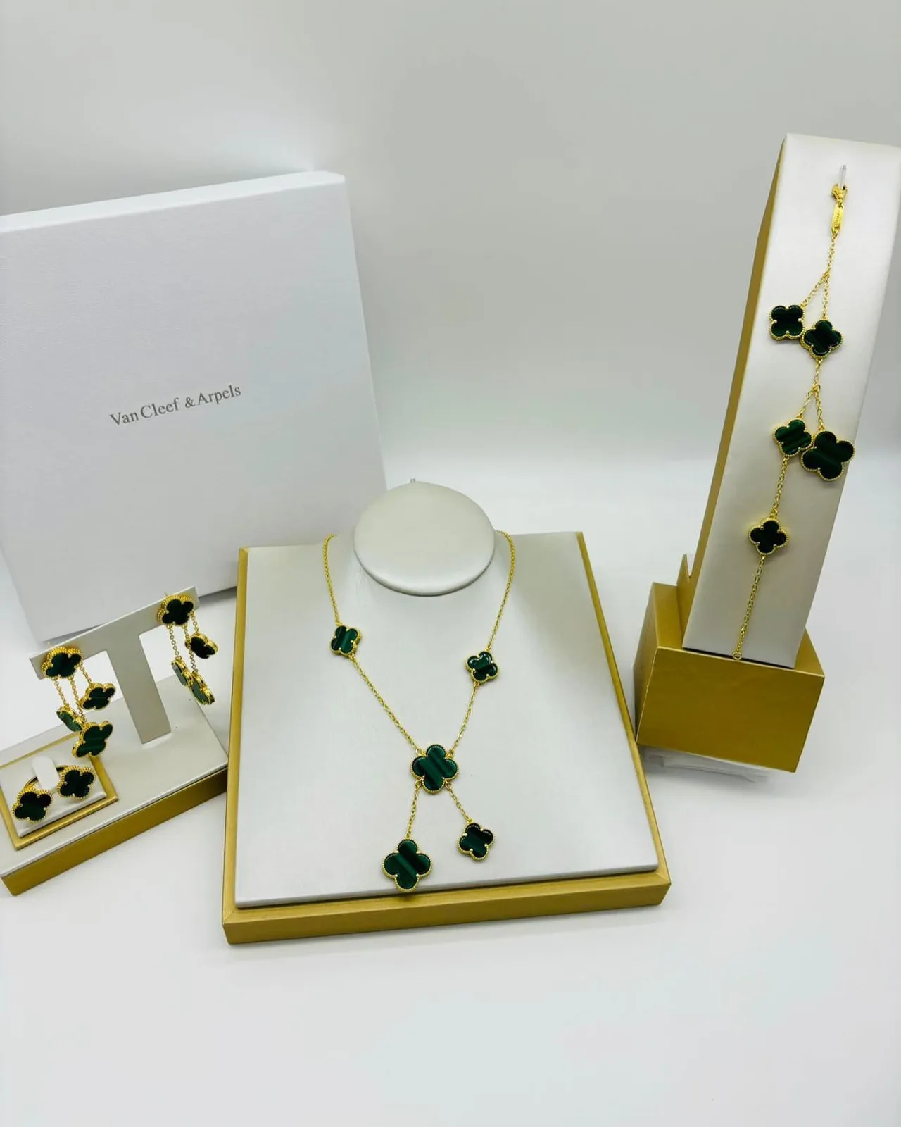 Van Cleef & Arpels Alhambra photo 1