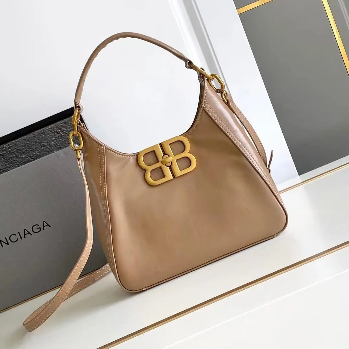 Balenciaga BB photo 1