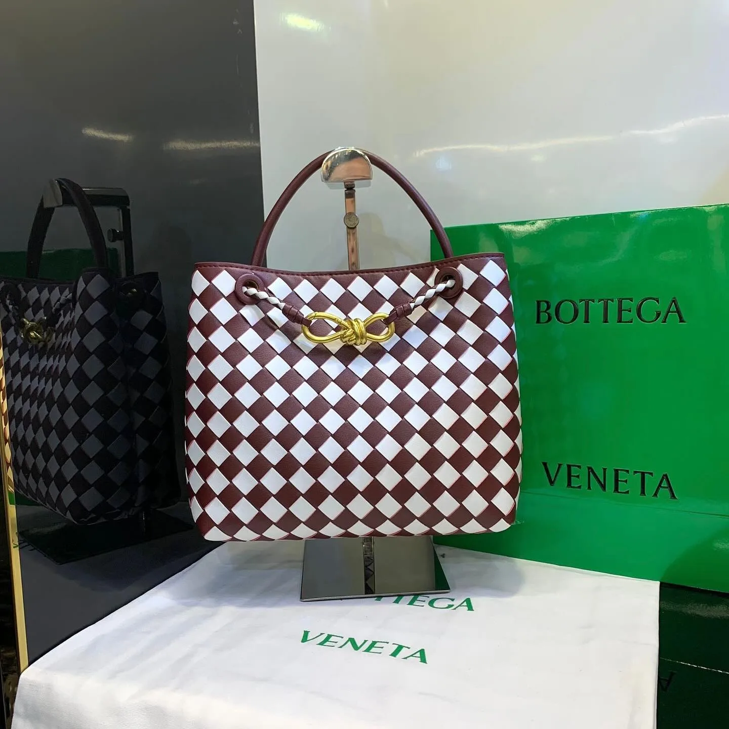 Bottega Veneta Handbag photo 1