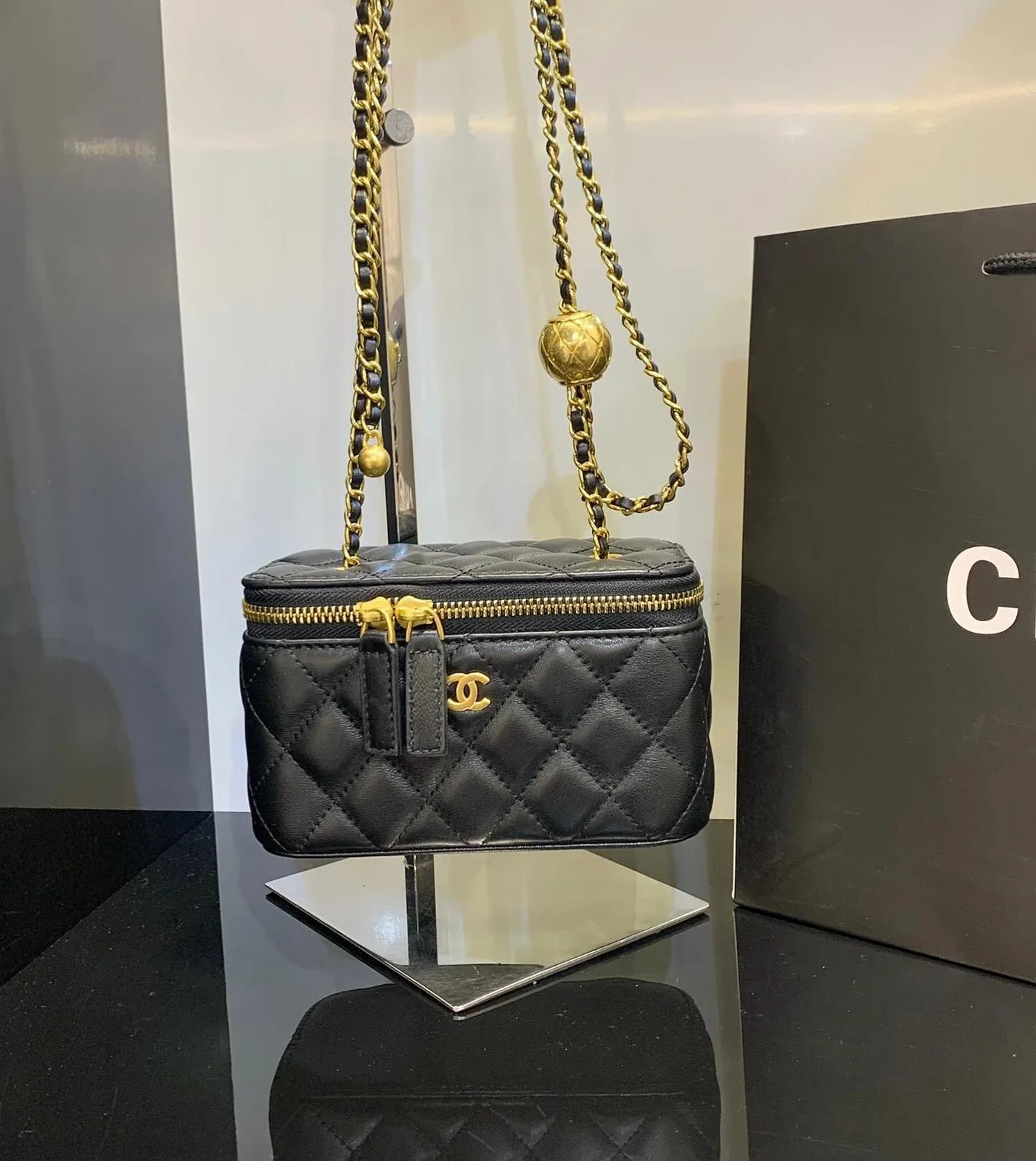 Chanel Shoulder Bag photo 1