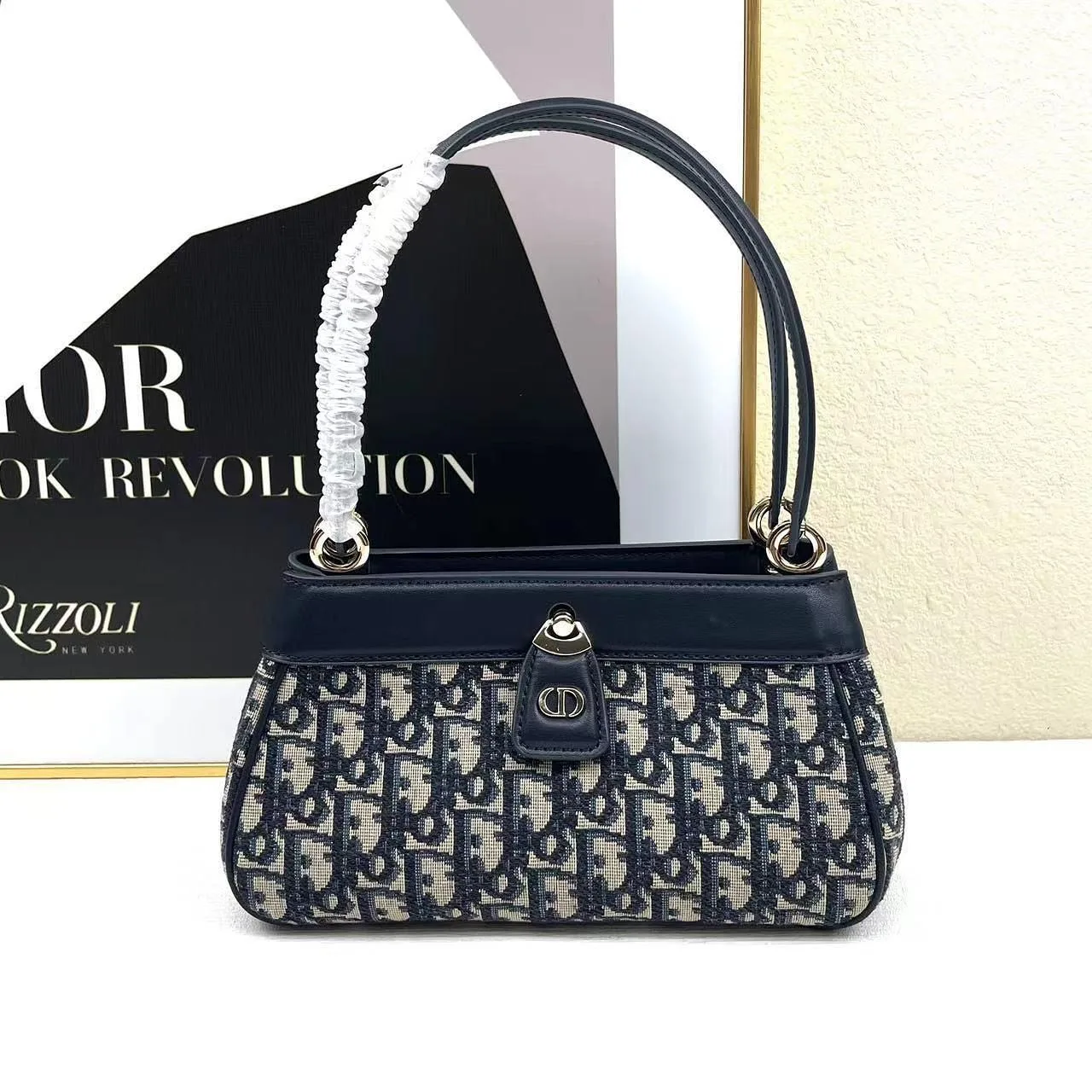 Dior Shoulder Bag photo 1