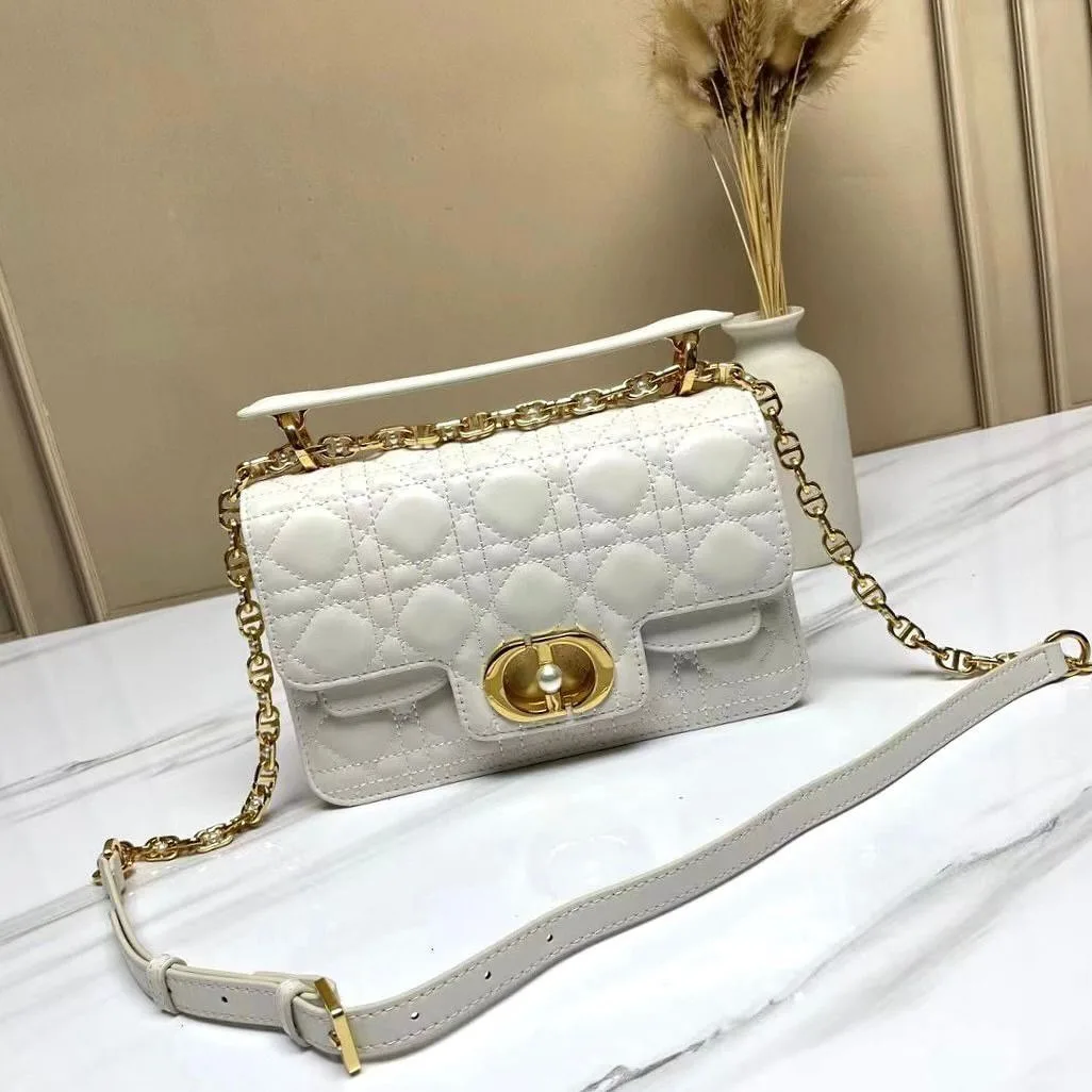Dior Jolie photo 1