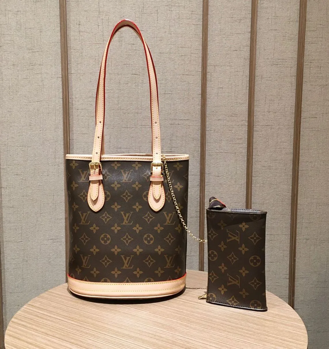 Louis Vuitton Bucket Bag photo 1