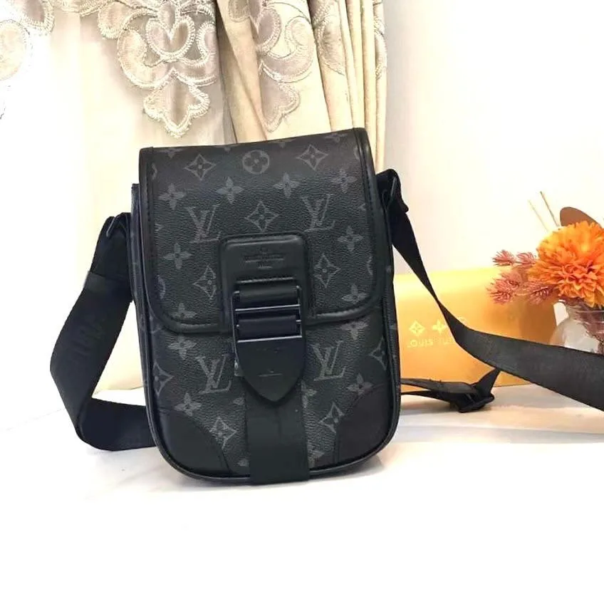 Louis Vuitton Streetwear Messenger photo 1
