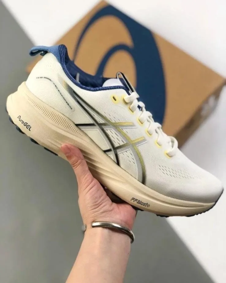 Asics Running Sneaker photo 1