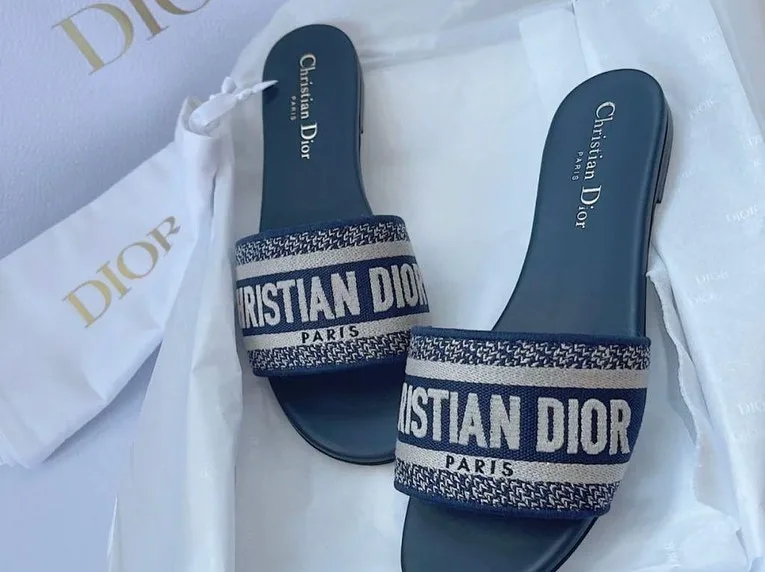 Dior Dway slide photo 1