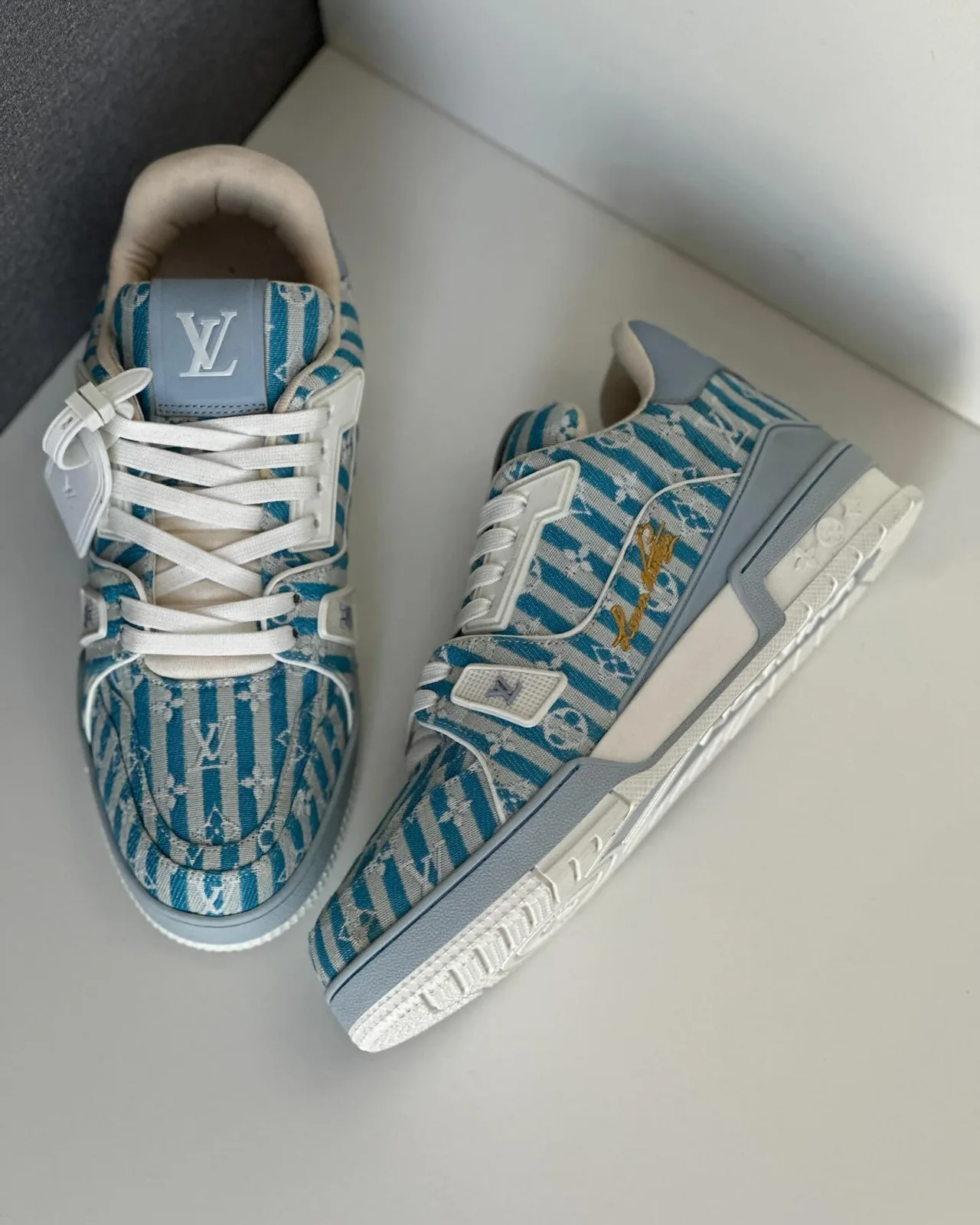 Louis Vuitton High-Top Sneaker photo 1