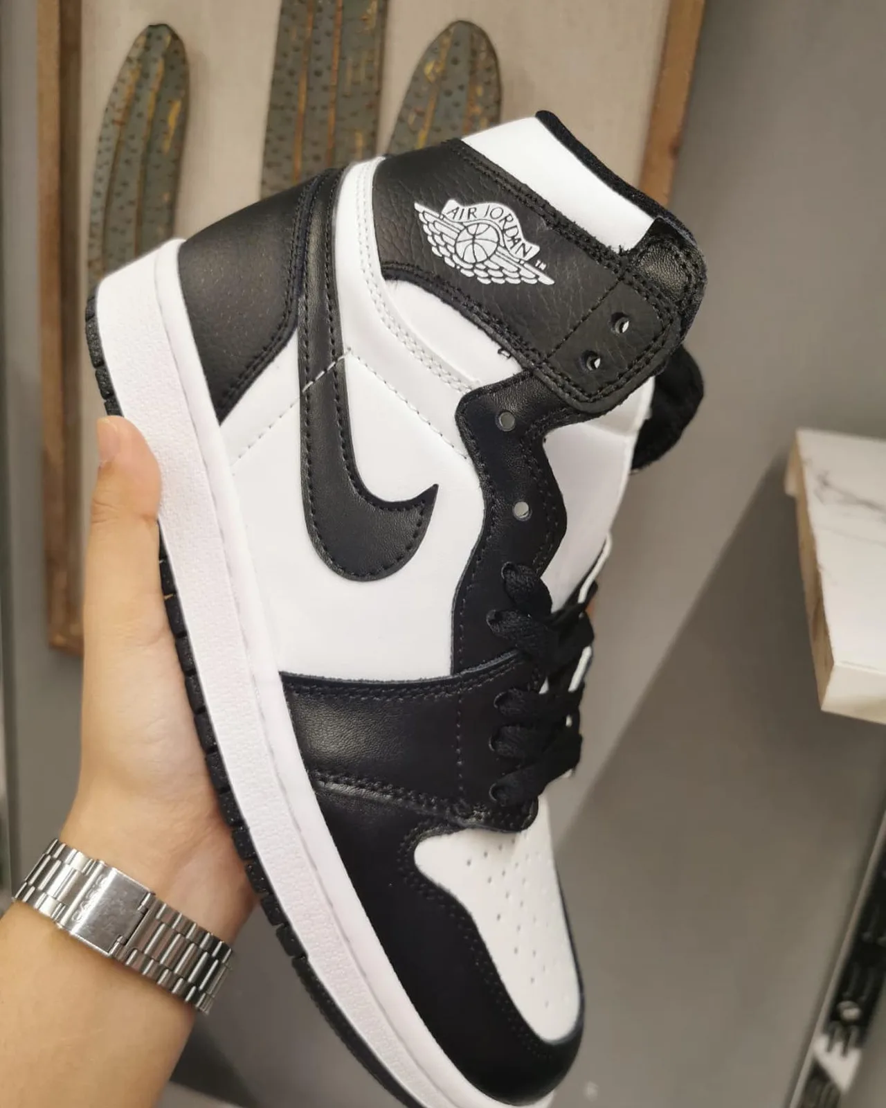 Nike Air Jordan 1 photo 1