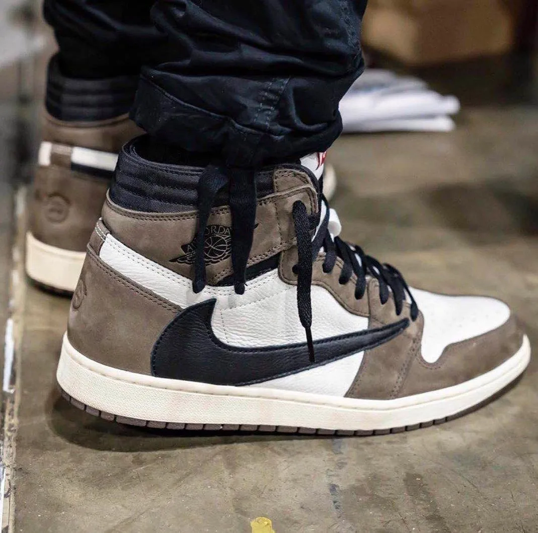 Nike Air Jordan 1 Retro High photo 1