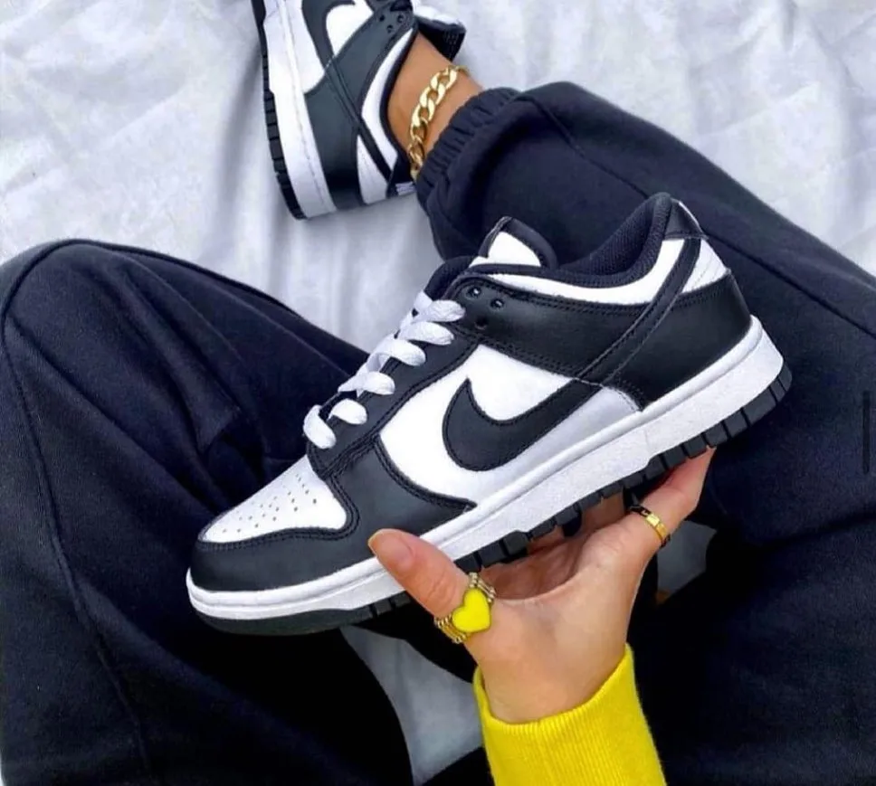 Nike Air Jordan 1 Retro High OG photo 1